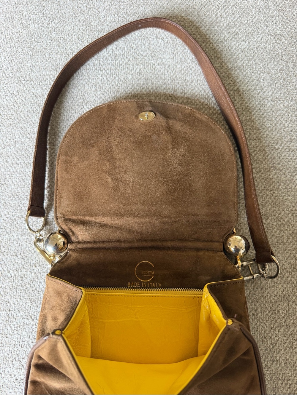 Vintage 1960’s Greta Italian Bag. Brown Suede & Smooth Leather, Gold Hardware - Picture 3 of 10